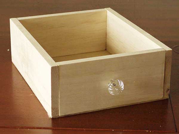 ボンドでかんたんDIY木製おもちゃ箱の完成