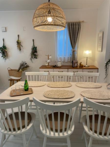 カントリーインテリアのダイニングスペース